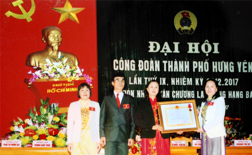 LĐLĐ Thành phố Hưng Yên: Đón huân chương lao động hạng ba