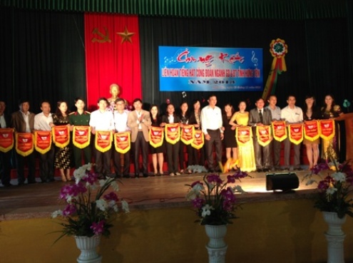 Chung kết liên hoan tiếng hát Công đoàn ngành  giáo dục – đào tạo tỉnh Hưng Yên năm 2013