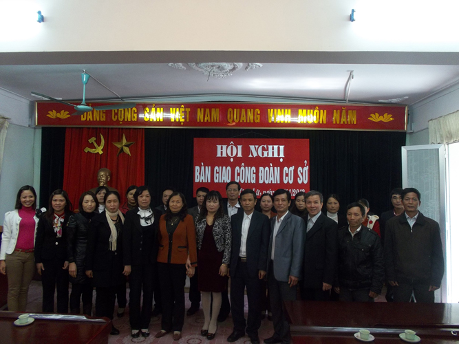 LIÊN ĐOÀN LAO ĐỘNG HUYỆN TIÊN LỮ, KIM ĐỘNG: Tổ chức bàn giao công đoàn cơ sở về LĐLĐ Thành phố Hưng Yên