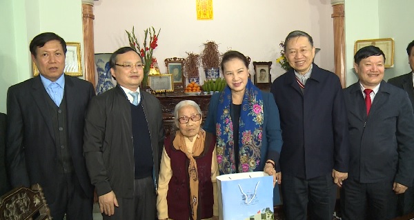Chủ tịch Quốc hội Nguyễn Thị Kim Ngân thăm và làm việc tại Hưng Yên