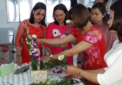 Công ty TNHH một thành viên Kinh Đô Miền Bắc tổ chức Hội thi cắm hoa và song ca chào mừng ngày 8/3