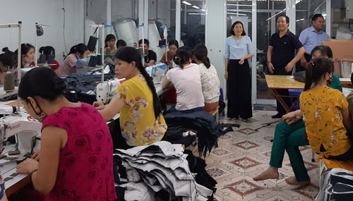 Liên đoàn Lao động thành phố Hưng Yên tuyên truyền thành lập công đoàn cơ sở nhân tháng công nhân 2020.