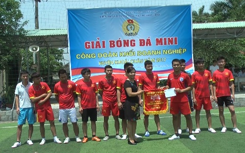 Liên đoàn Lao động Khoái Châu tổ chức giải bóng đá công đoàn khối doanh nghiệp năm 2017.