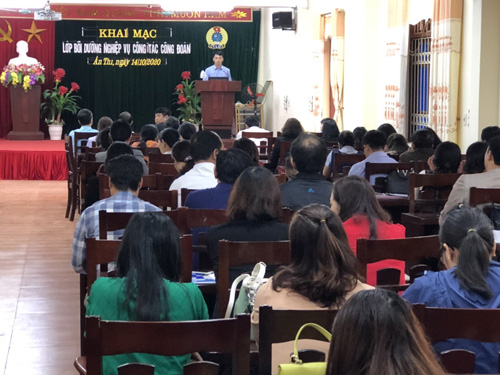Liên đoàn Lao động Ân Thi tổ chức Hội nghị tập huấn Bộ luật Lao động năm 2019, triển khai Điều lệ công đoàn Việt Nam