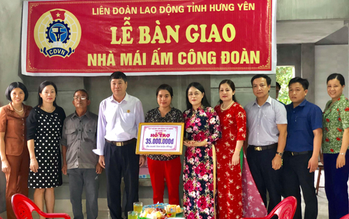 Bàn giao nhà “Mái ấm công đoàn” cho đoàn viên có hoàn cảnh khó khăn nhân dịp kỉ niệm 90 năm ngày thành lập Công đoàn Việt Nam