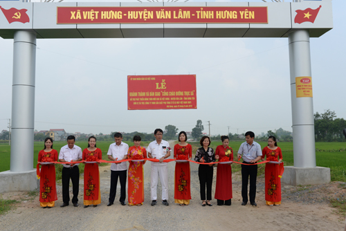 Công đoàn Cty Sản xuất phụ tùng ô tô xe máy Việt Nam  hỗ trợ xã Việt Hưng – huyện Văn Lâm xây dựng Nông thôn mới