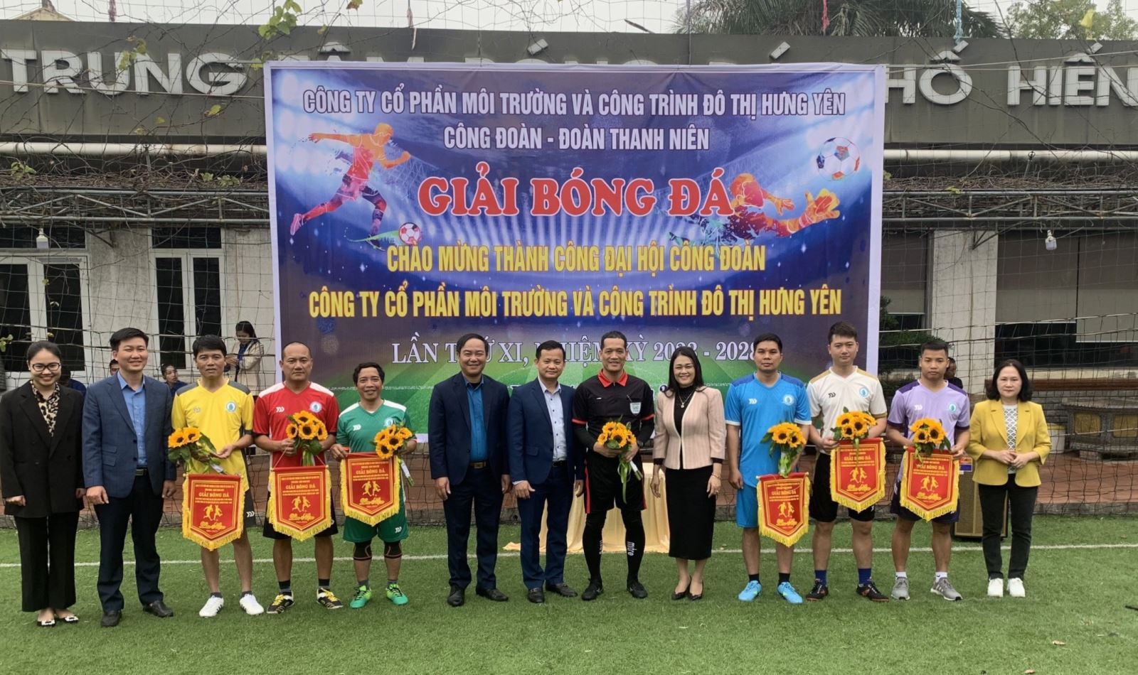 Giao lưu bóng đá chào mừng thành công Đại hội Công đoàn  Công ty Cổ phần Môi trường và công trình đô thị Hưng Yên
