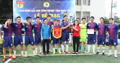 Bế mạc giải bóng đá nam Công đoàn các Khu công nghiệp chào mừng Đại hội XII Công đoàn Việt Nam