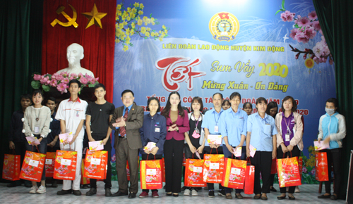 Liên đoàn Lao động huyện Kim Động tổ chức Tết Sum Vầy và triển khai nhiệm vụ công đoàn năm 2020.