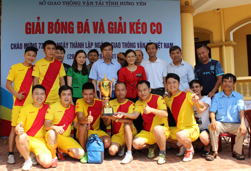 Công đoàn ngành giao thông vận tải Hưng Yên tổ chức giải bóng đá và kéo co chào mừng 72 năm ngày thành lập ngành GTVT Việt Nam