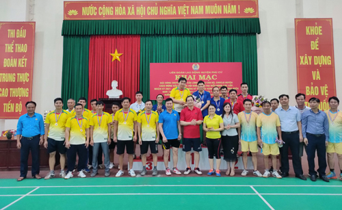 Liên đoàn Lao động huyện Phù Cừ tổ chức giải thi đấu Bóng chuyền hơi và cầu lông trong cán bộ CNVC người lao động năm 2021