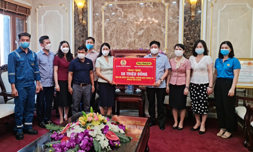 Văn Giang: Tiếp nhận 50 triệu đồng ủng hộ quỹ phòng chống dịch