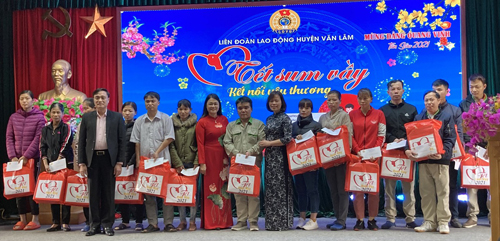 Liên đoàn Lao động huyện Văn Lâm tổ chức các hoạt động “ Tết Sum vầy – Kết nối yêu thương” 