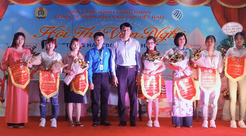 Công đoàn  Công ty TNHH may cao cấp Việt Hào tổ chức Hội thi "Tiếng hát người lao động"