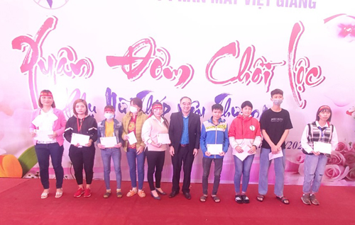 Công ty cổ phần may Việt Giang tổ chức chương trình “ Phụ nữ thắp sáng yêu thương”