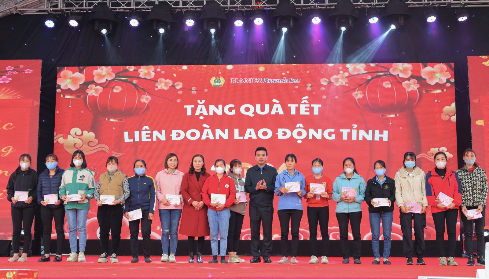 Công ty TNHH Hanesbrands Việt Nam tổ chức Chương trình Tết Sum vầy năm 2024 cho người lao động