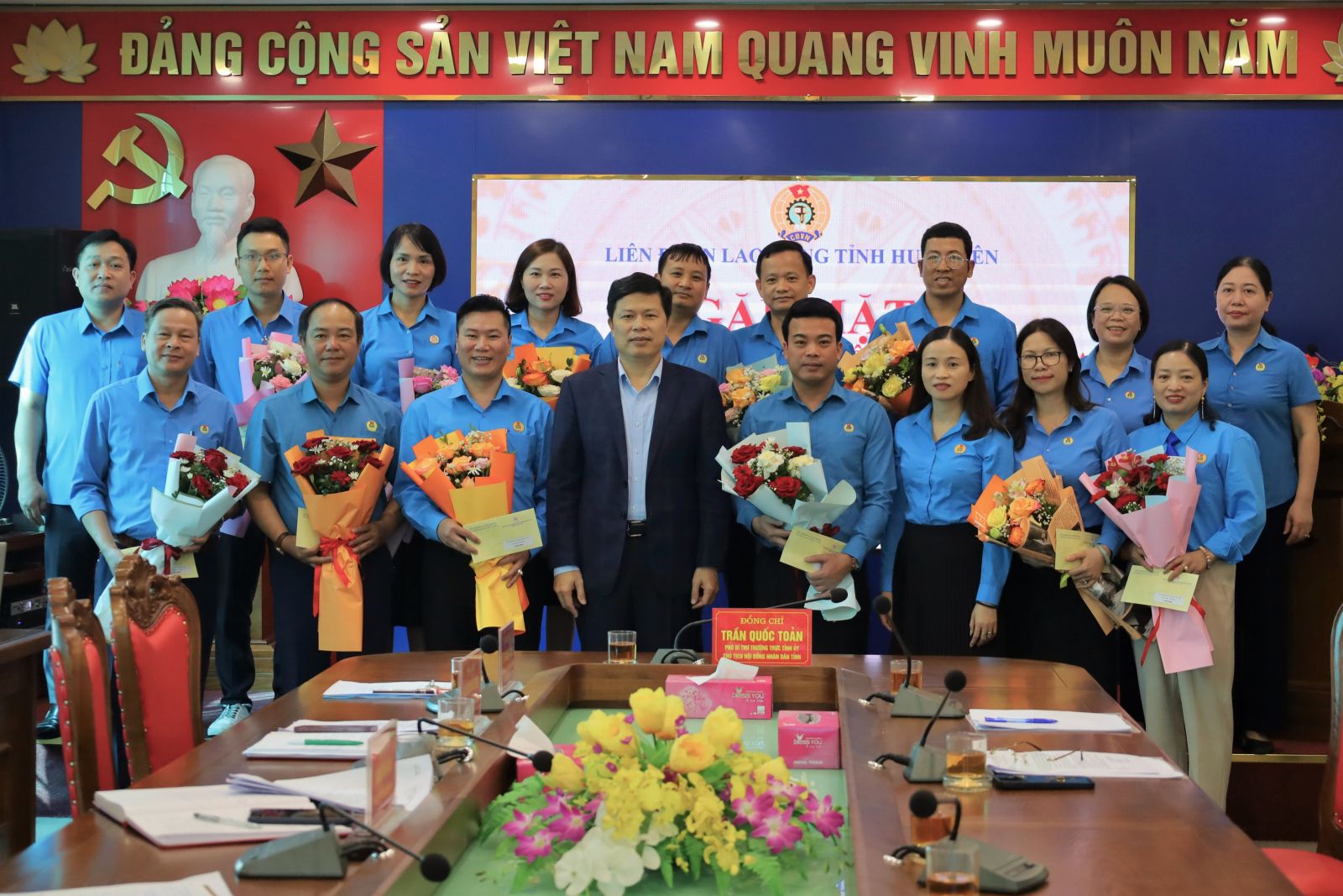 Đồng chí Phó Bí thư Thường trực Tỉnh ủy gặp mặt Đoàn đại biểu đi dự Đại hội XIII Công đoàn Việt Nam