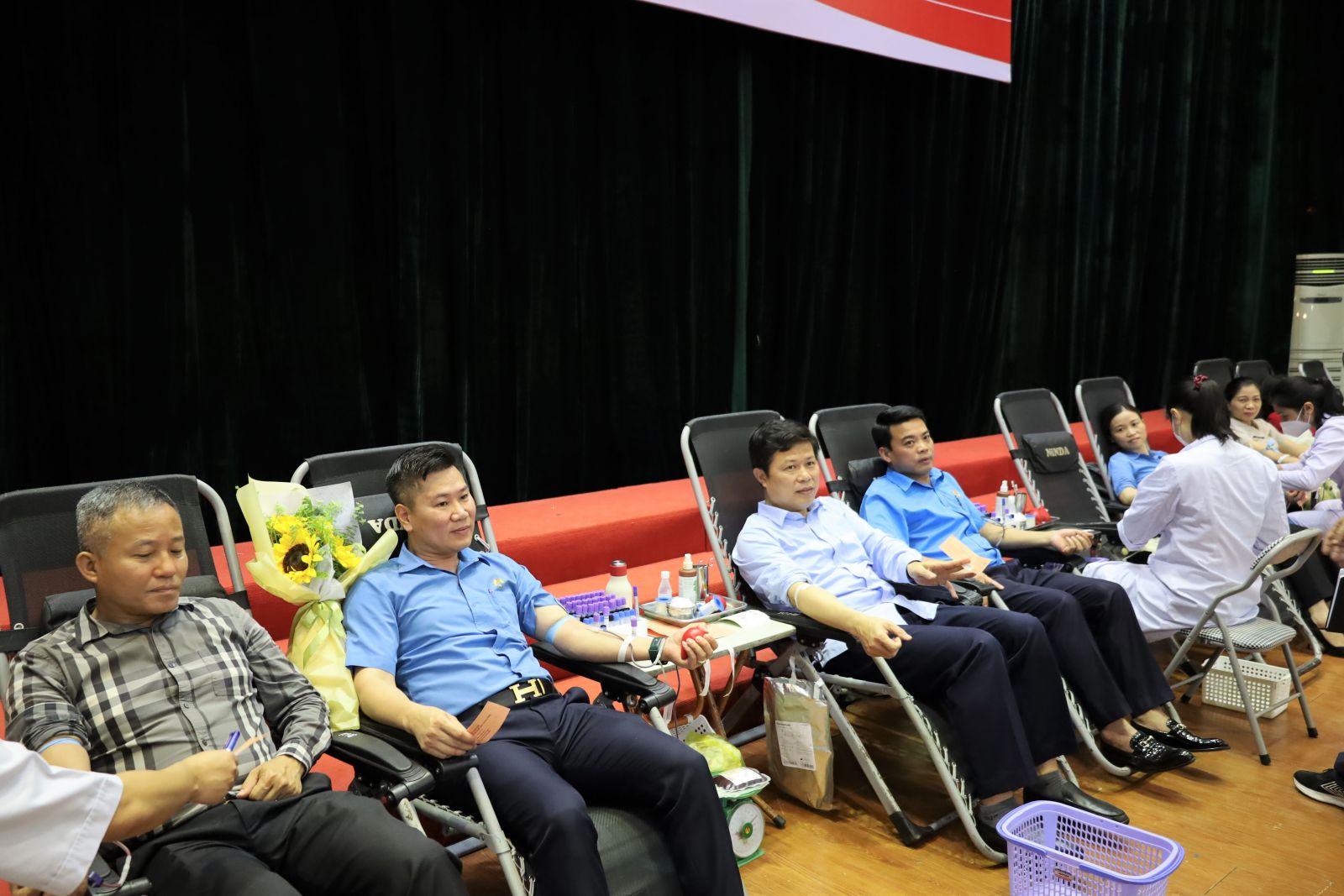 Ngày hội hiến máu tình nguyện "Những giọt máu hồng hè 2023" trong CNVCLĐ tỉnh Hưng Yên.