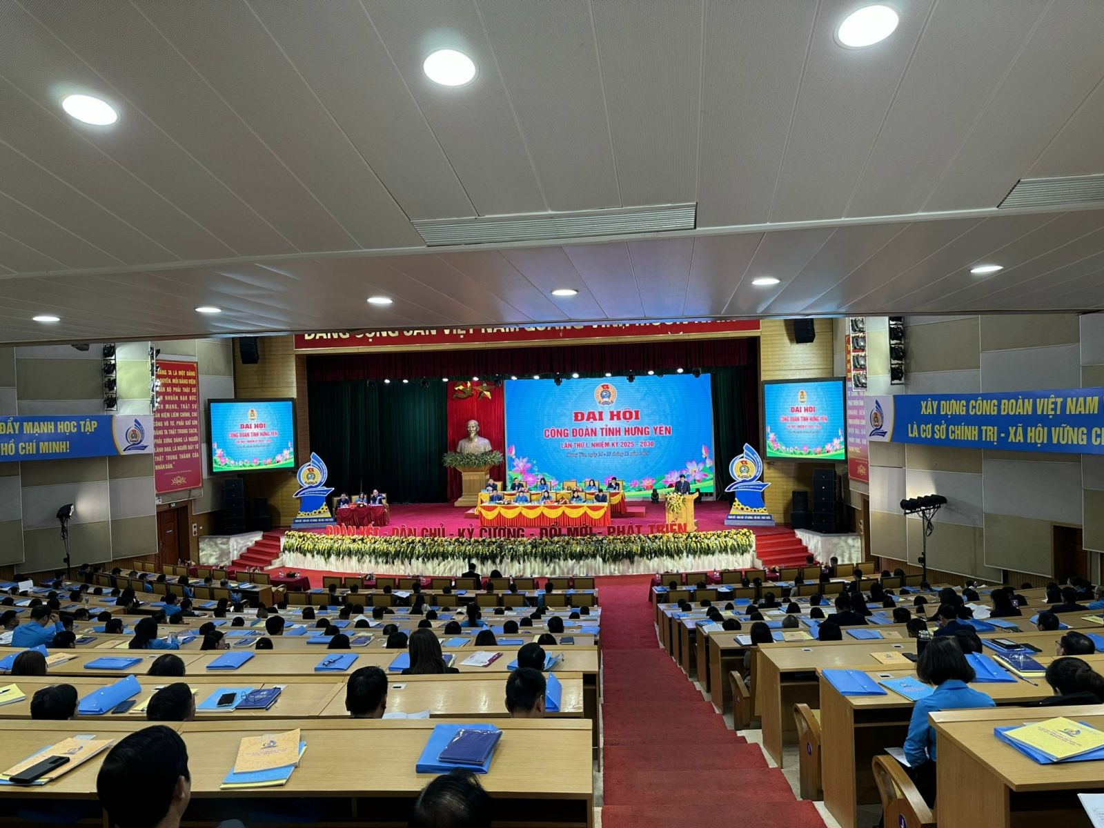 Chiều ngày 26.12, Đại hội Công đoàn tỉnh Hưng Yên lần thứ I, nhiệm kỳ 2025 – 2030 bước vào phiên làm việc thứ Nhất.