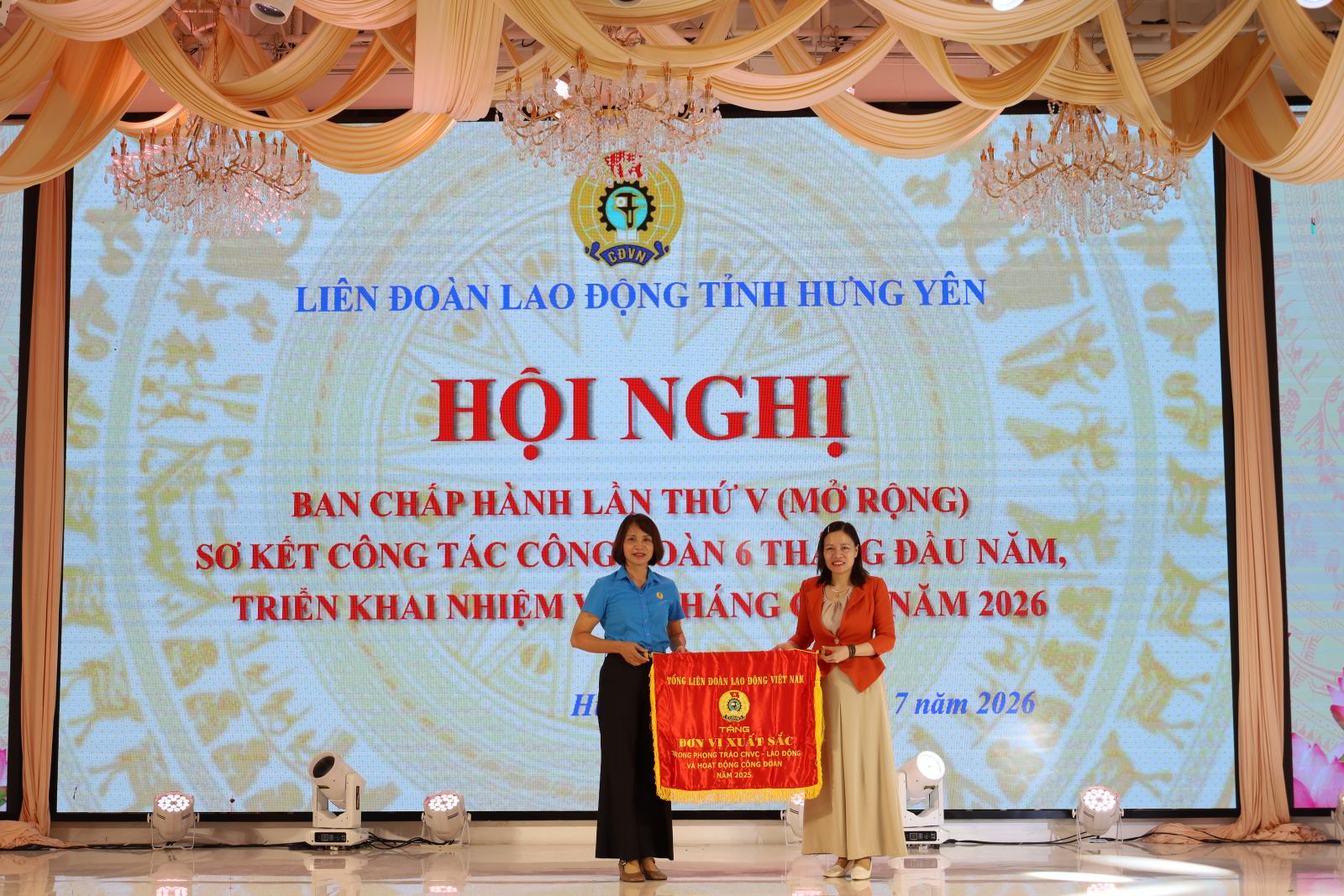 Liên đoàn Lao động tỉnh Hưng Yên sơ kết phong trào công nhân, viên chức, lao động và hoạt động công đoàn 6 tháng đầu năm và triển khai nhiệm vụ 6 tháng cuối năm 2026