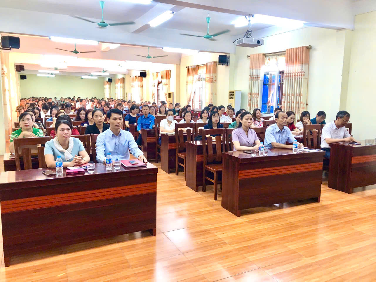 Liên đoàn Lao động huyện Ân Thi tổ chức bồi dưỡng nghiệp vụ cho cán bộ công đoàn cơ sở năm 2024