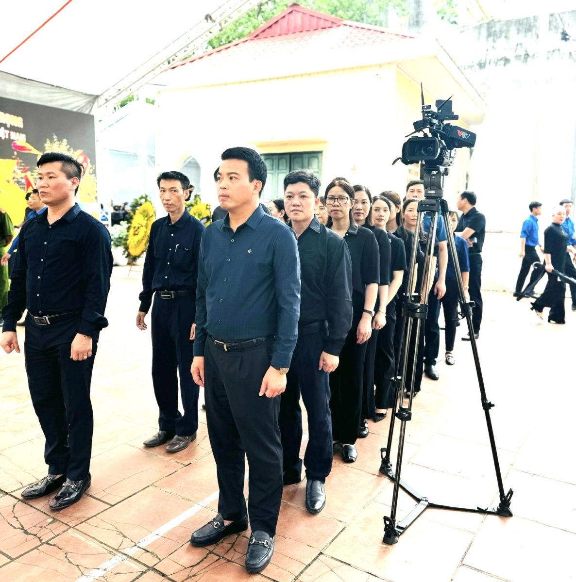 Đoàn cán bộ, CNVCLĐ tỉnh Hưng Yên viếng Tổng Bí thư Nguyễn Phú Trọng
