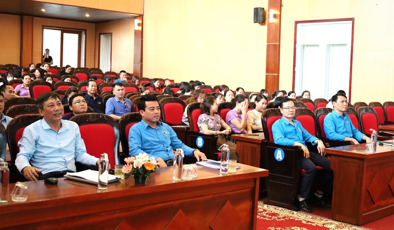 Gần 500 cán bộ công đoàn cơ sở được học tập, nghiên cứu Nghị quyết Đại hội XIII Công đoàn Việt Nam và chuyên đề năm 2024 Học tập và làm theo tư tưởng, đạo đức, phong cách Hồ Chí Minh