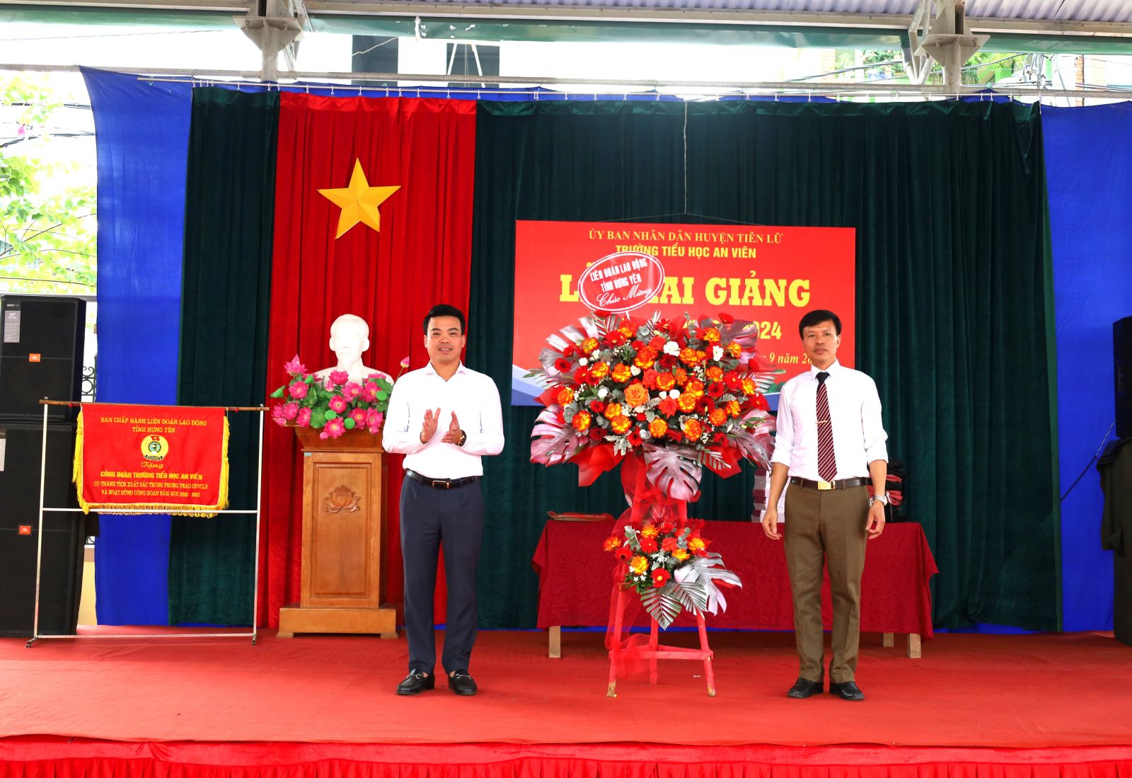 Chủ tịch Liên đoàn Lao động tỉnh Lê Quang Toản dự lễ khai giảng năm học mới 2023 - 2024 tại Trường Tiểu học An Viên