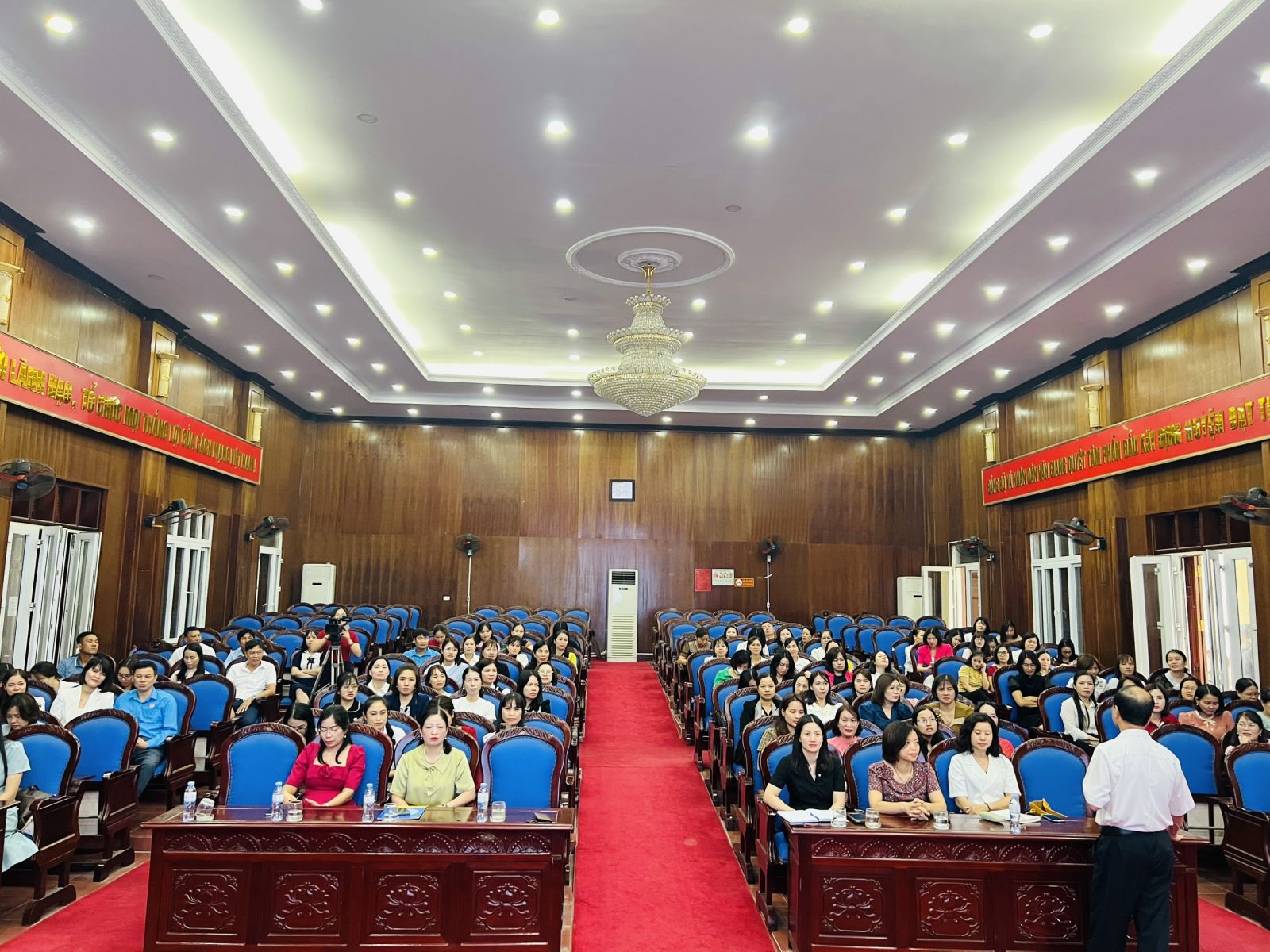 LĐLĐ huyện Văn Giang tổ chức Hội thảo chuyên đề “Bí quyết hay Nghệ thuật giữ gìn mái ấm hạnh phúc gia đình thời hội nhập”