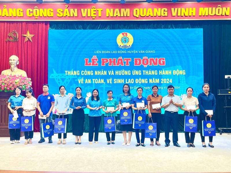Liên đoàn Lao động huyện Văn Giang tổ chức Lễ phát động Tháng Công nhân và hưởng ứng Tháng An toàn vệ sinh lao động năm 2024