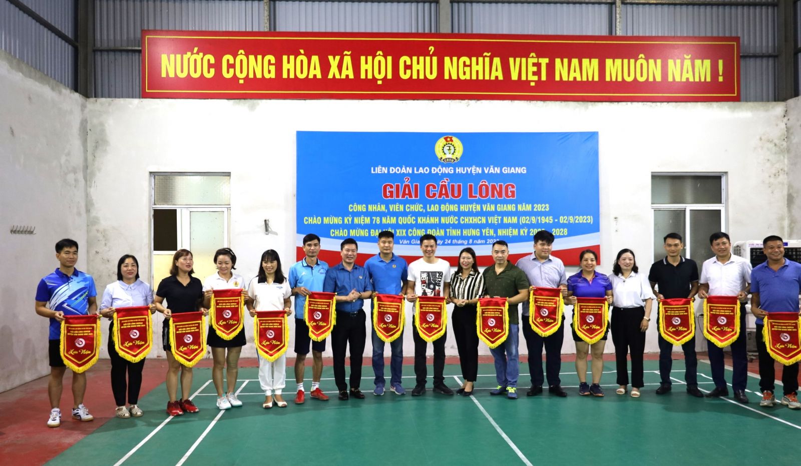 Liên đoàn Lao động huyện Văn Giang tổ chức giải cầu lông  công nhân, viên chức, lao động năm 2023