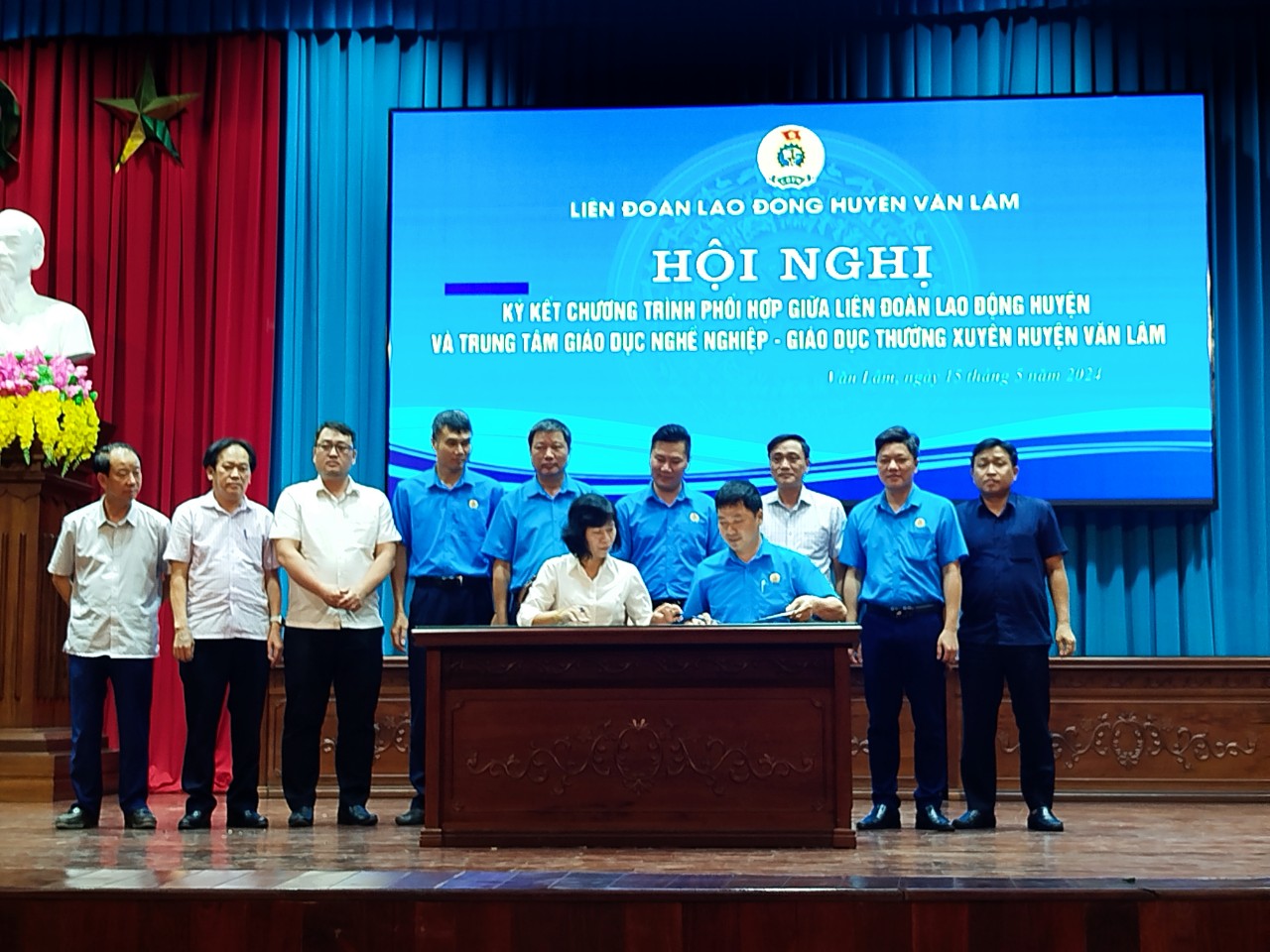 LĐLĐ huyện Văn Lâm thành lập nghiệp đoàn cơ sở, ký kết phối hợp với Trung tâm GDNN-GDTX trong công tác đào tạo nghề cho đoàn viên, công nhân lao động
