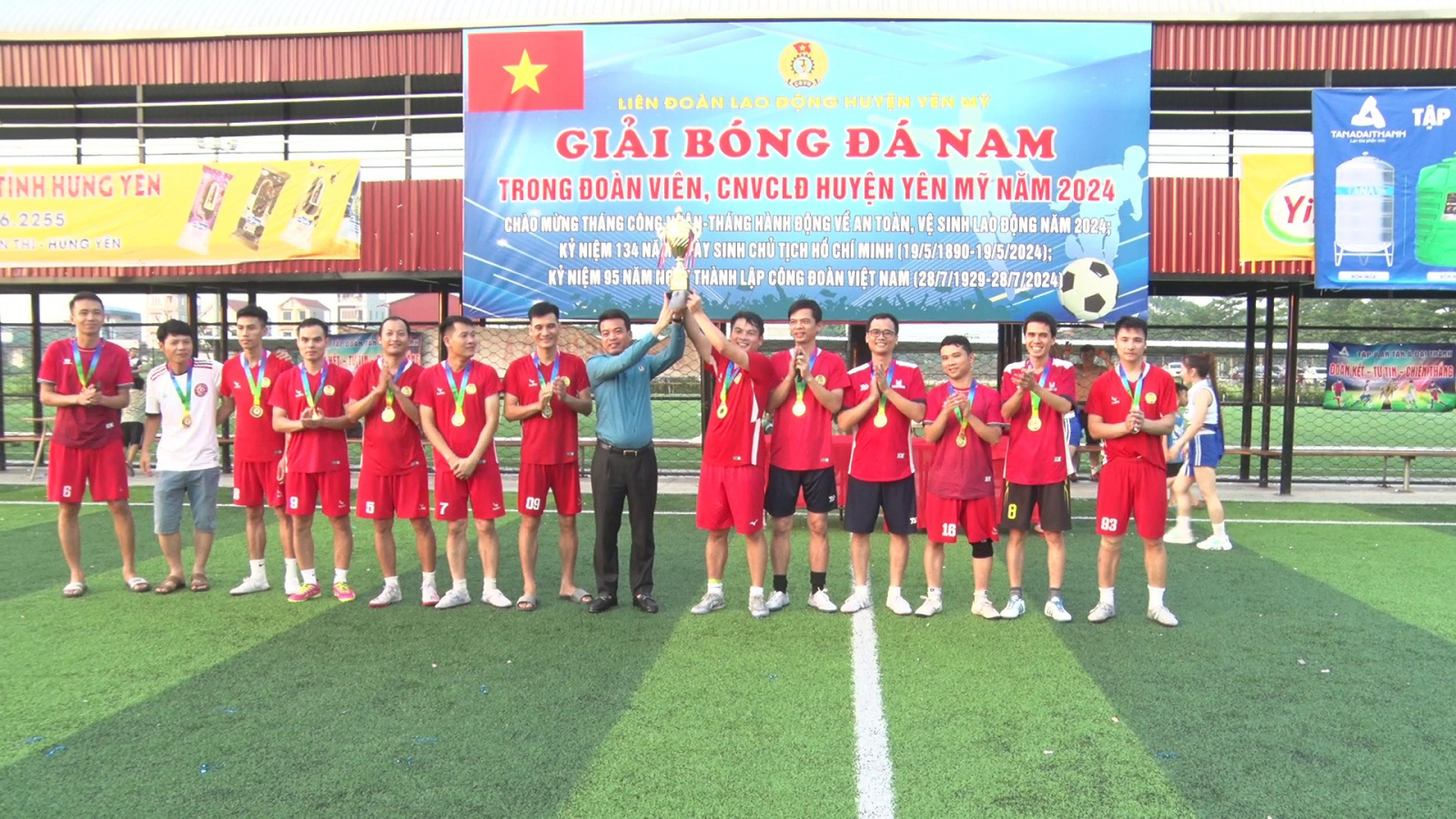 Bế mạc Giải bóng đá Nam CNVCLĐ huyện Yên Mỹ năm 2024