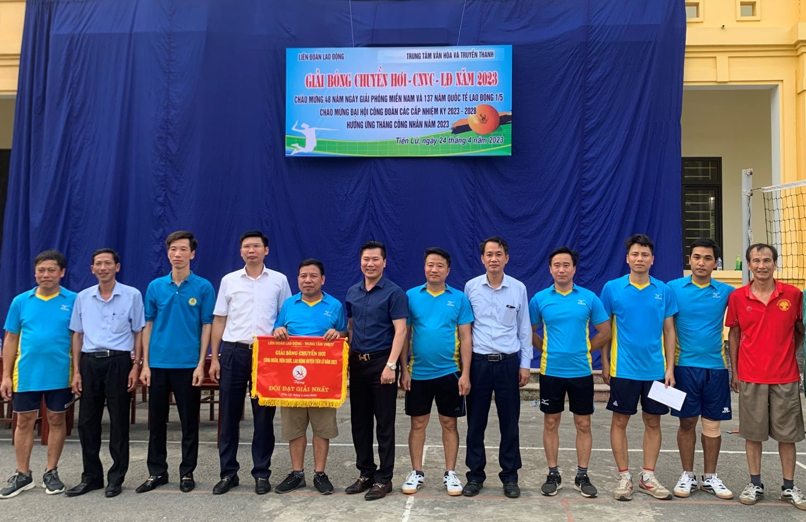 LĐLĐ huyện Tiên Lữ tổ chức giải bóng chuyền hơi CNVCLĐ năm 2023
