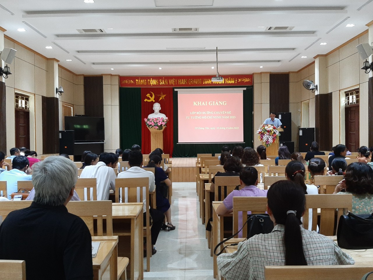 LĐLĐ thành phố Hưng Yên: Khai giảng lớp bồi dưỡng chuyên đề tư tưởng Hồ Chí  Minh năm 2023